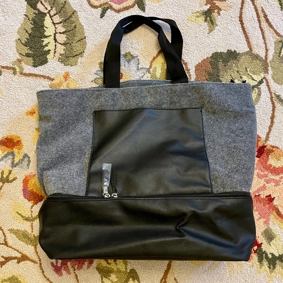 DSW Gray Wool Like Fabric/Faux Pebbled Leather Weekender Bag OS - Picture 2 of 7